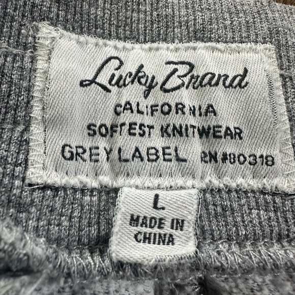 Lucky Brand grey jogger sweatpants
Men’s size large 
Some distressing and holes - Picture 5 of 8